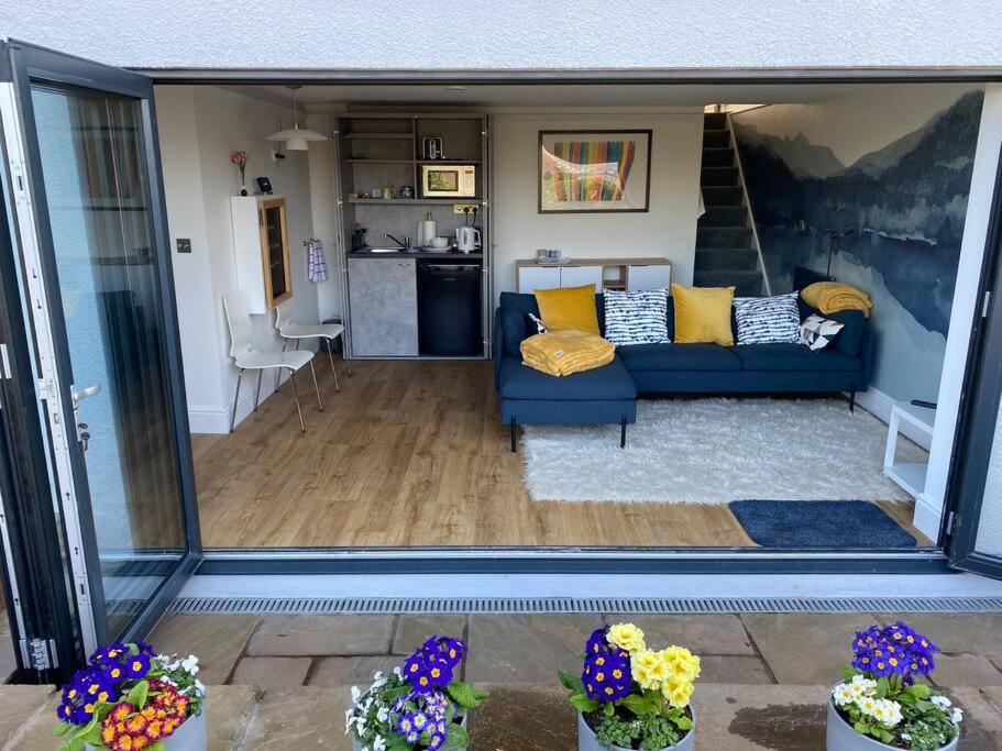 The Annexe Apartment *
