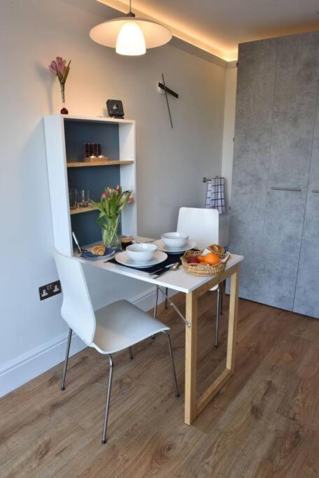 The Annexe Apartment *